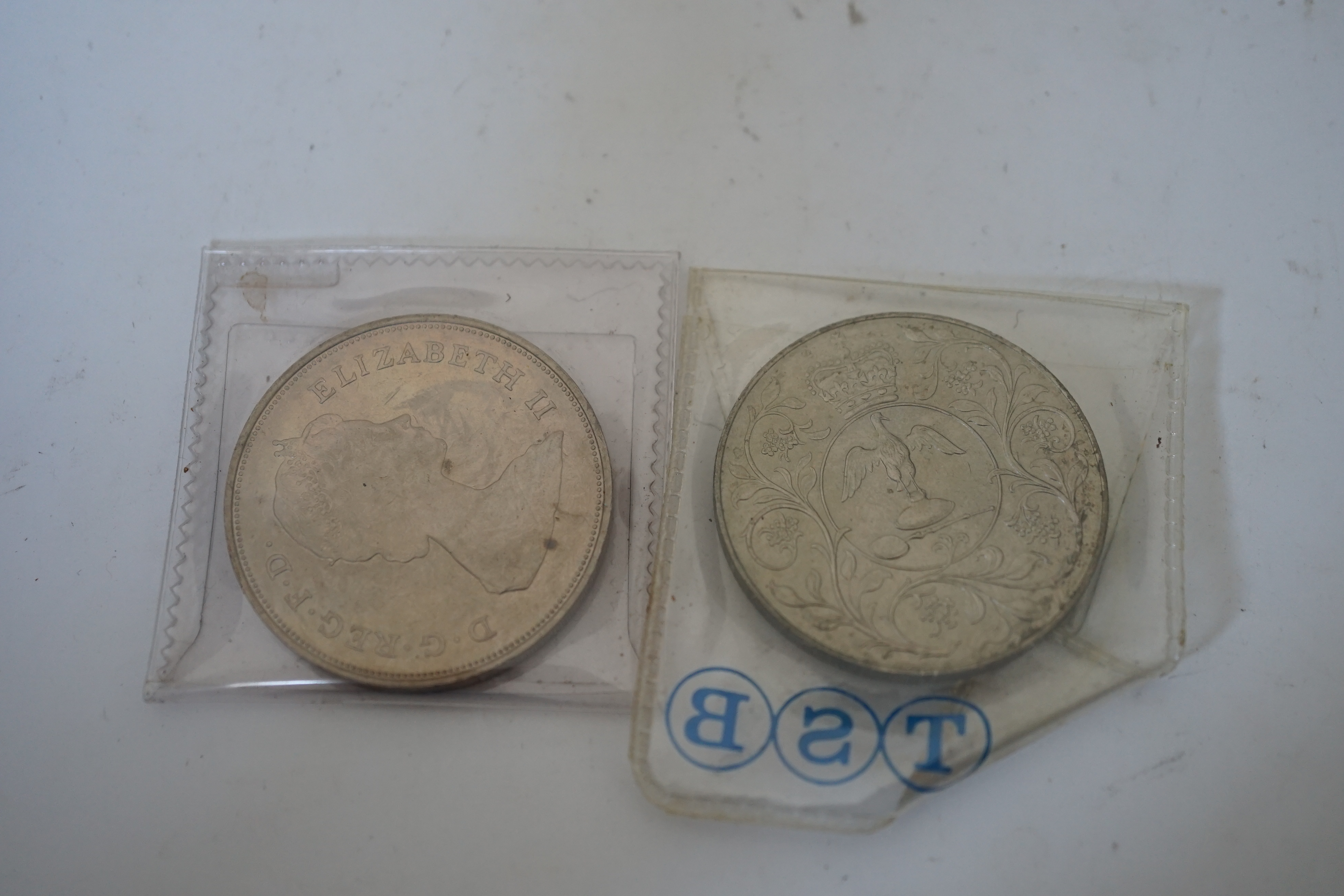 British and World commemorative coins and medals, issued by Birmingham, Pobjoy and Franklin mints, including Charles and Lady Diana silver medals, two Republic of Malta decimal proof sets for 1980, Queen Mother sterling